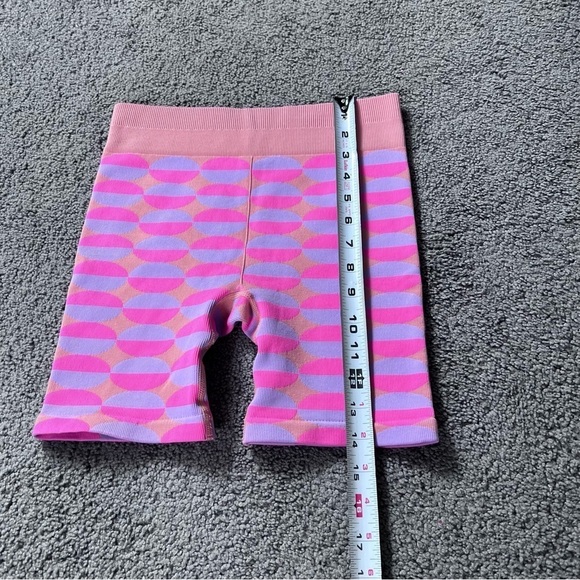 Fabletics Vanessa Hudgens patterned Seamless High-Waisted 9'' Short size small - Picture 8 of 10